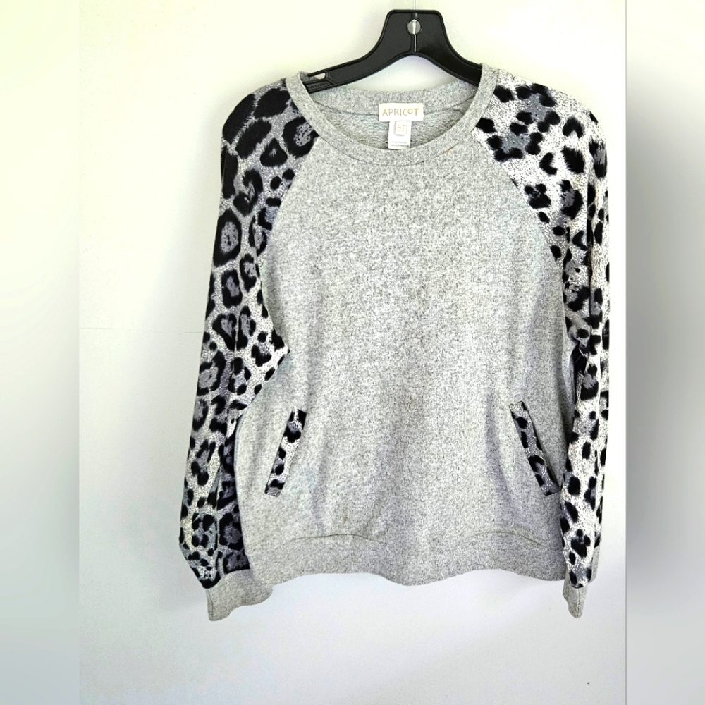 Apricot Gray Knit Animal Print Top